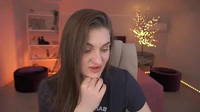 Snapshot of EmmyCharmm chatting on 26, 4, 2026 EmmyCharmm online show from 26, 4, 2026