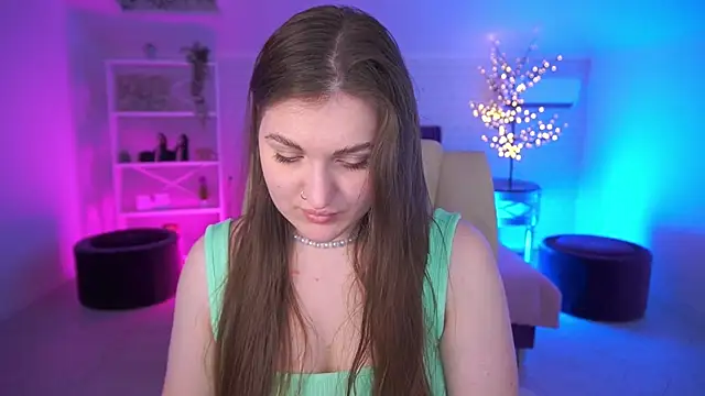 Snapshot of EmmyCharmm chatting on 4, 6, 2026 EmmyCharmm online show from 4, 6, 2026