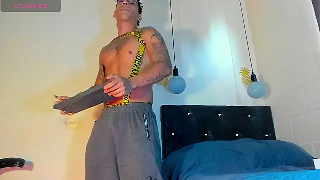 Snapshot of FuckHardlove chatting on 24, 12, 2024 FuckHardlove online show from 24, 12, 2024