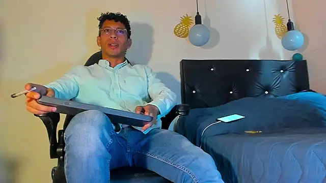 Snapshot of FuckHardlove chatting on 30, 12, 2024 FuckHardlove online show from 30, 12, 2024