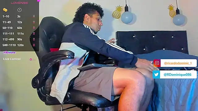 Snapshot of FuckHardlove chatting on 7, 1, 2025 FuckHardlove online show from 7, 1, 2025