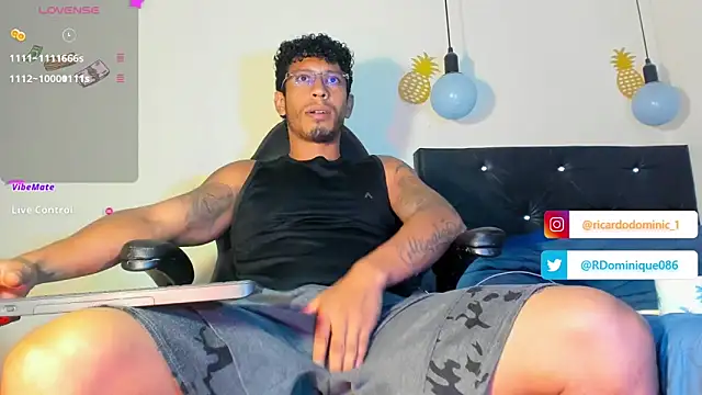 Snapshot of FuckHardlove chatting on 25, 1, 2025 FuckHardlove online show from 25, 1, 2025