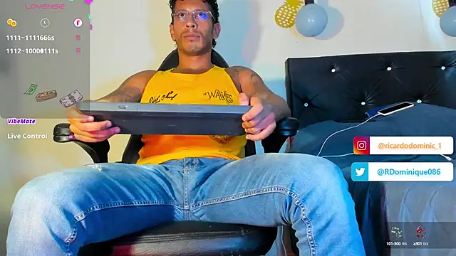 Snapshot of FuckHardlove chatting on 1, 2, 2025 FuckHardlove online show from 1, 2, 2025