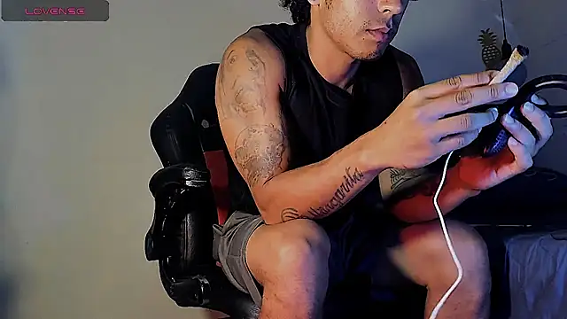 Snapshot of FuckHardlove chatting on 7, 3, 2025 FuckHardlove online show from 7, 3, 2025