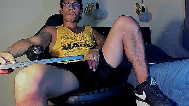 Snapshot of FuckHardlove chatting on 20, 3, 2025 FuckHardlove online show from 20, 3, 2025