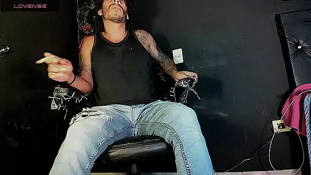 Snapshot of FuckHardlove chatting on 15, 12, 2025 FuckHardlove online show from 15, 12, 2025