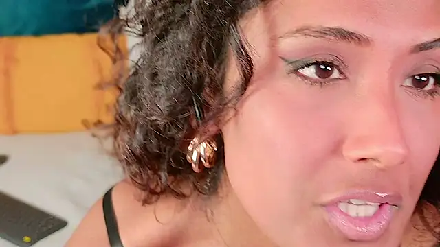 ShanialaFrancaise online show from 8, 4, 2026