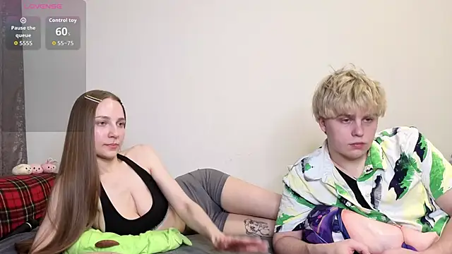 Emily and Ilumi online show from 25, 3, 2026