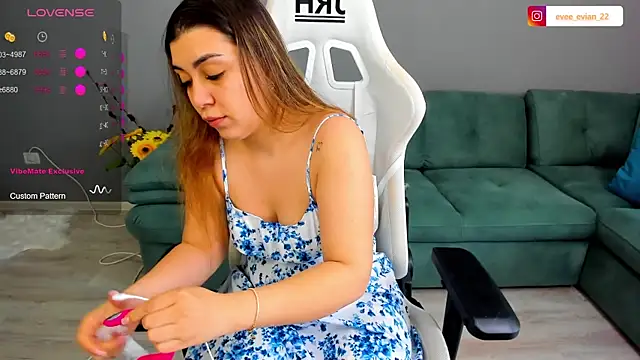 Snapshot of EveEvian chatting on 19, 6, 2026 EveEvian online show from 19, 6, 2026
