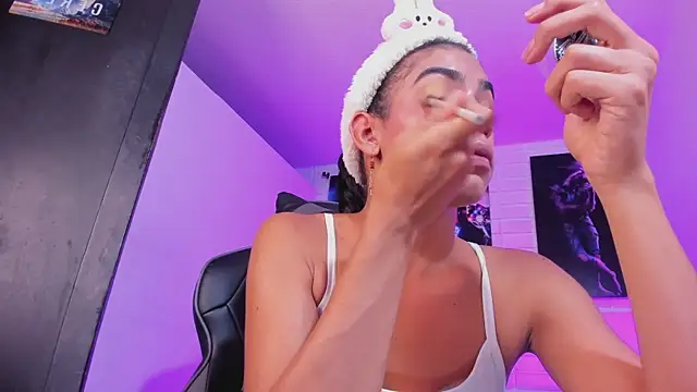 Alahia Rodriguez online show from 1, 11, 2025