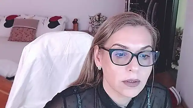 Snapshot of evamaria2024 chatting on 5, 5, 2026 evamaria2024 online show from 5, 5, 2026