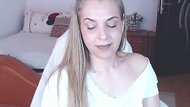 Snapshot of evamaria2024 chatting on 6, 5, 2026 evamaria2024 online show from 6, 5, 2026