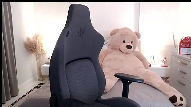 Smileyouarehere online show from 27, 1, 2025