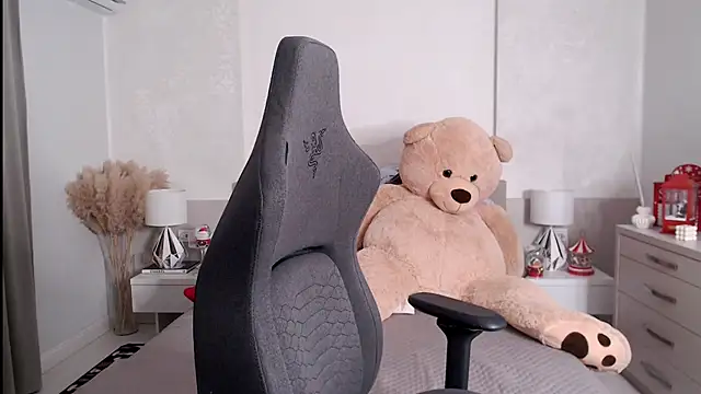 Smileyouarehere online show from 1, 2, 2025