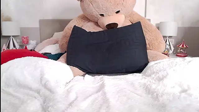 Smileyouarehere online show from 20, 2, 2025