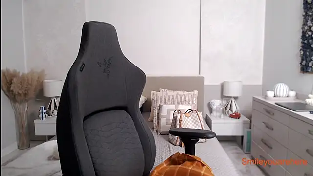 Smileyouarehere online show from 28, 9, 2025