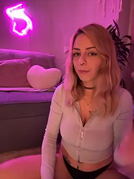 Snapshot of Mia_Railey chatting on 4, 10, 2025 Mia Railey online show from 4, 10, 2025