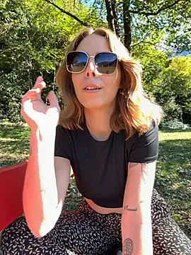 Snapshot of Mia_Railey chatting on 28, 10, 2025 Mia Railey online show from 28, 10, 2025