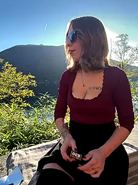 Snapshot of Mia_Railey chatting on 5, 11, 2025 Mia Railey online show from 5, 11, 2025