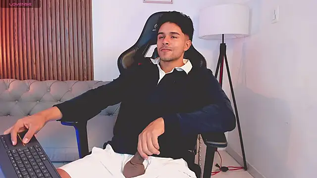 Snapshot of liam_collins21 chatting on 21, 10, 2025 liam collins21 online show from 21, 10, 2025