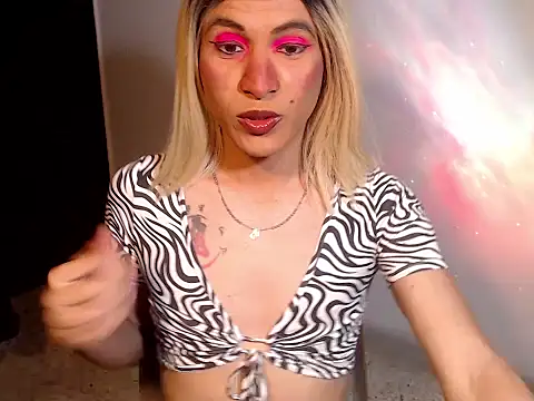 Snapshot of HugeDanex chatting on 18, 11, 2025 HugeDanex online show from 18, 11, 2025