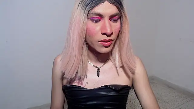 Snapshot of HugeDanex chatting on 25, 11, 2025 HugeDanex online show from 25, 11, 2025