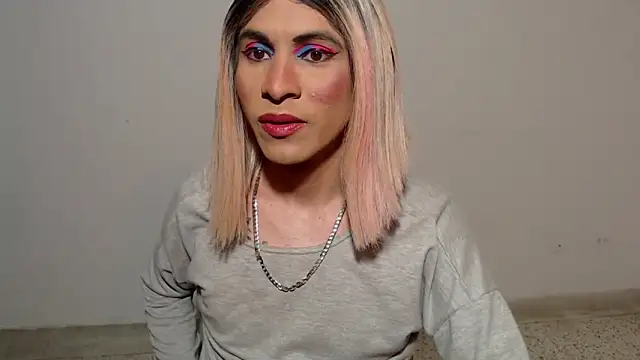 Snapshot of HugeDanex chatting on 3, 12, 2025 HugeDanex online show from 3, 12, 2025