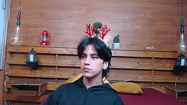 Snapshot of alex_477 chatting on 2, 12, 2025 alex 477 online show from 2, 12, 2025