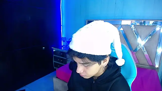 Snapshot of alex_477 chatting on 15, 12, 2025 alex 477 online show from 15, 12, 2025