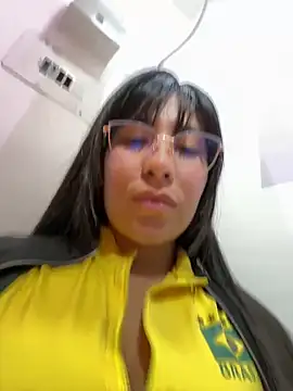 Snapshot of kim_monti chatting on 24, 4, 2026 kim monti online show from 24, 4, 2026