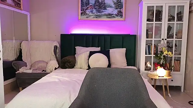 JoanneGG online show from 11, 3, 2025