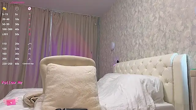 Snapshot of LaraSkinny chatting on 1, 11, 2025 LaraSkinny online show from 1, 11, 2025