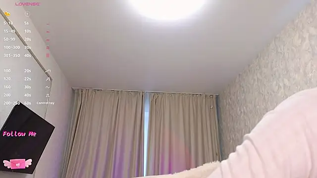 Snapshot of LaraSkinny chatting on 20, 11, 2025 LaraSkinny online show from 20, 11, 2025