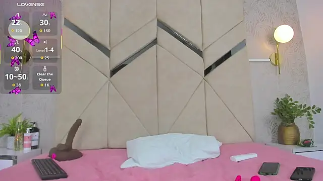 LiaVelez online show from 17, 4, 2026