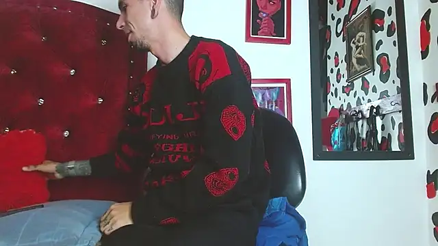 Aaron BigDickxxx online show from 20, 12, 2024