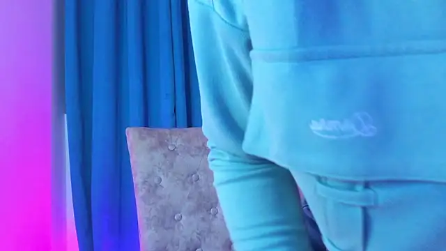 Snapshot of Camila_Coxx chatting on 8, 1, 2025 Camila Coxx online show from 8, 1, 2025