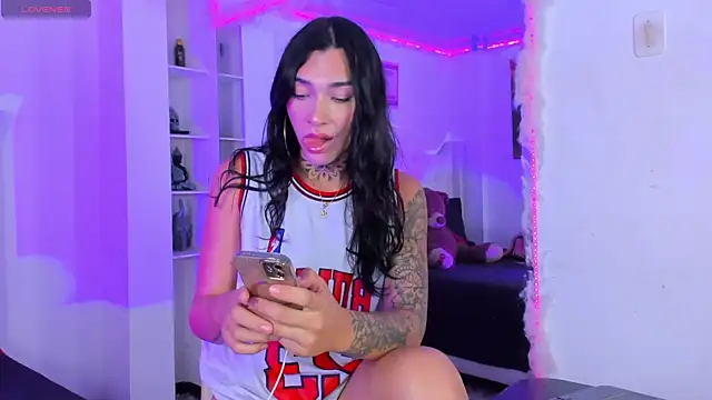 Snapshot of Camila_Coxx chatting on 22, 10, 2025 Camila Coxx online show from 22, 10, 2025