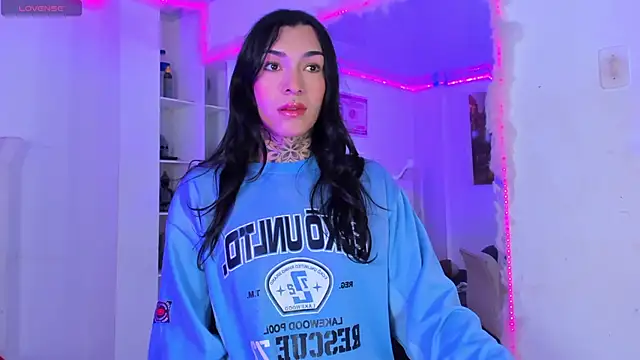 Snapshot of Camila_Coxx chatting on 25, 10, 2025 Camila Coxx online show from 25, 10, 2025