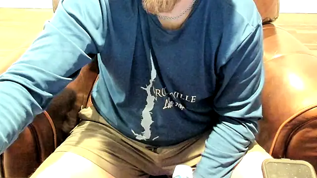 Snapshot of OttersWaters2K chatting on 2, 3, 2026 OttersWaters2K online show from 2, 3, 2026