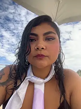 Juli Walker online show from 27, 4, 2026