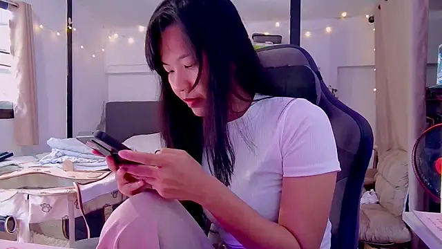 Kana G online show from 5, 3, 2025