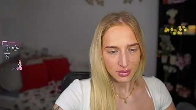 Nicolette  Shea  online show from 31, 12, 2024