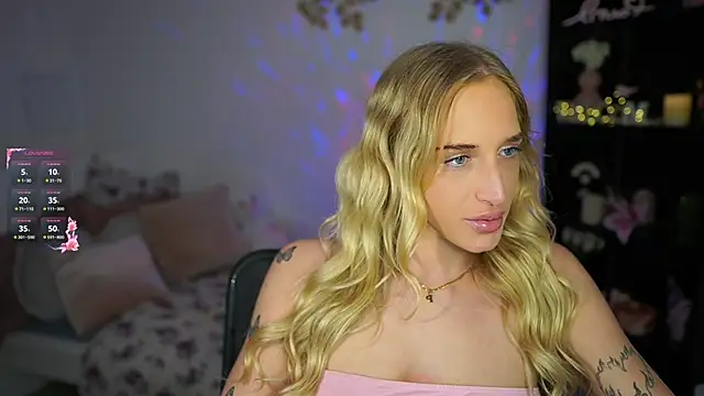 Nicolette  Shea  online show from 30, 1, 2025