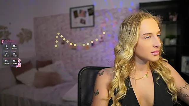 Nicolette  Shea  online show from 28, 2, 2025