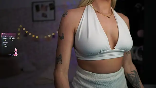 Nicolette  Shea  online show from 6, 3, 2025