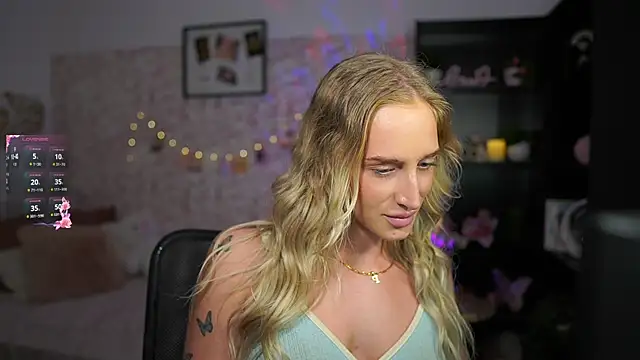 Nicolette  Shea  online show from 13, 3, 2025