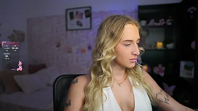 Nicolette  Shea  online show from 21, 3, 2025