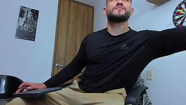 Snapshot of AndrewDiaz chatting on 6, 10, 2025 AndrewDiaz online show from 6, 10, 2025