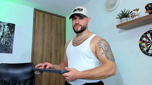 Snapshot of AndrewDiaz chatting on 10, 10, 2025 AndrewDiaz online show from 10, 10, 2025