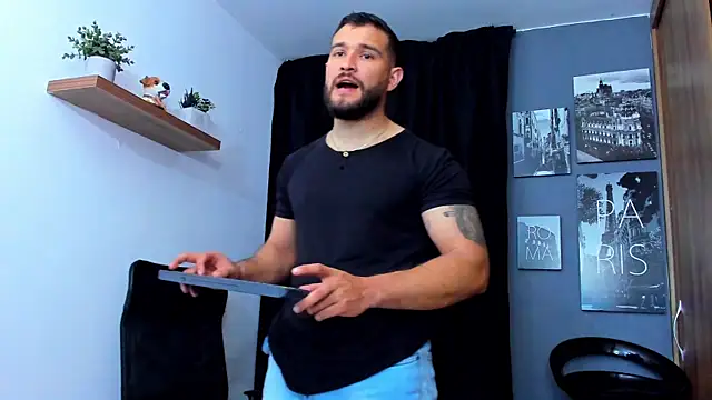 Snapshot of AndrewDiaz chatting on 30, 10, 2025 AndrewDiaz online show from 30, 10, 2025